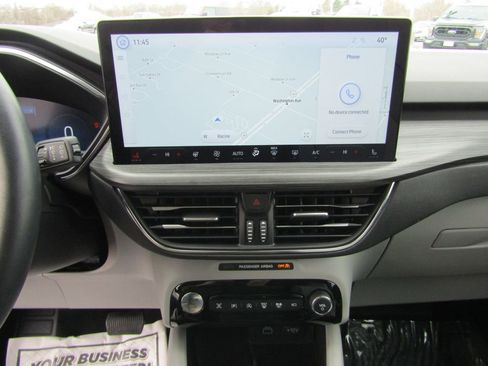 Used 2025 Ford Escape Platinum w/ Premium Technology Package AWD/4WD image 16