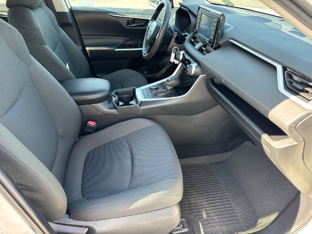 Certified 2021 Toyota RAV4 LE AWD/4WD image 17