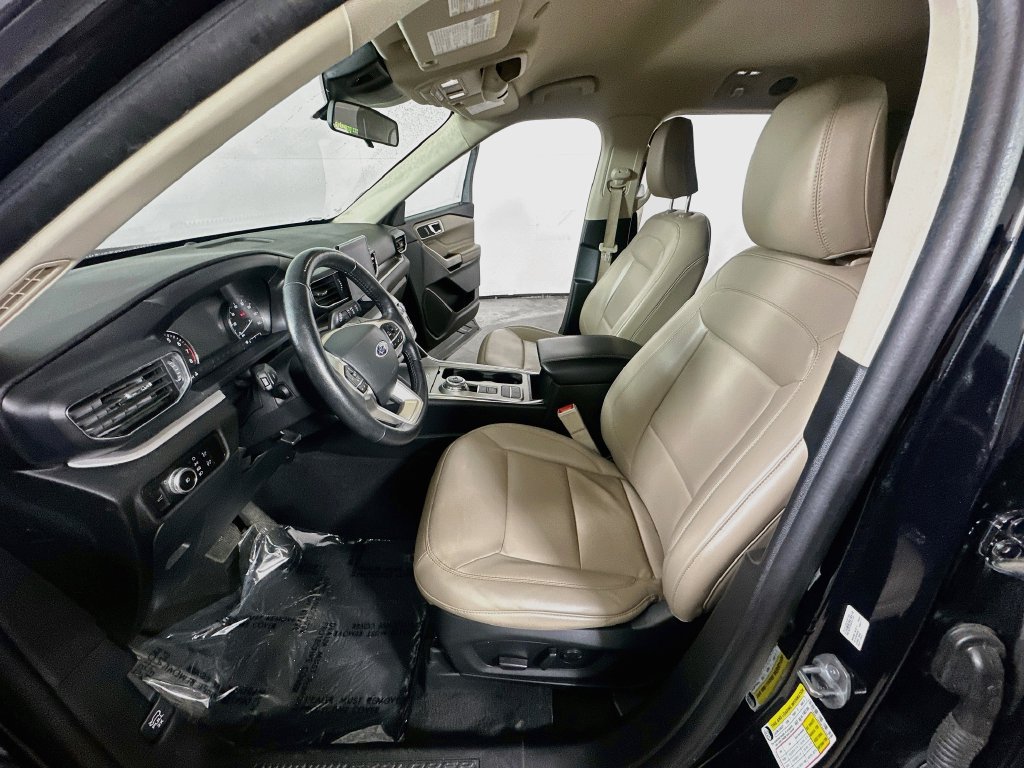Used 2023 Ford Explorer XLT w/ Equipment Group 202A RWD image 18