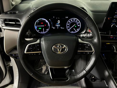 Certified 2023 Toyota Sienna Limited image 16