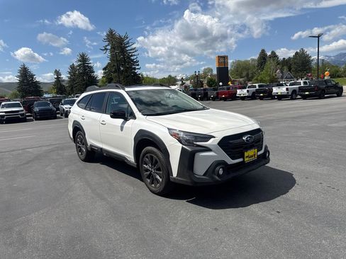 Used 2025 Subaru Outback Onyx Edition AWD/4WD image 3