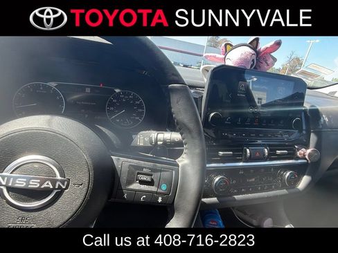 Used 2024 Nissan Pathfinder SL FWD image 4