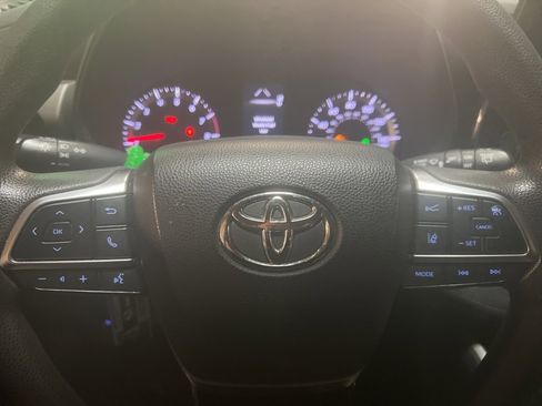 Used 2021 Toyota Highlander L image 4