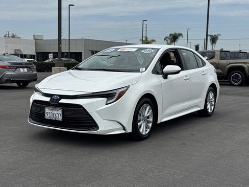 Certified 2025 Toyota Corolla LE w/ LE Premium Package FWD image 6