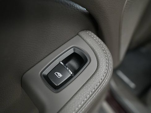 Used 2023 Porsche Macan AWD/4WD image 18