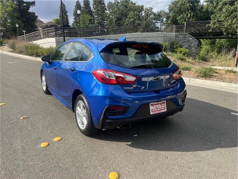 Used 2018 Chevrolet Cruze LT w/ Convenience Package FWD image 5