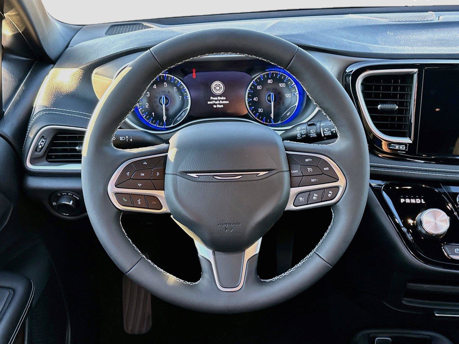 New 2027 Chrysler Pacifica Select AWD/4WD image 18