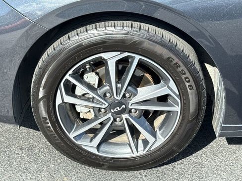 Used 2023 Kia Forte LXS FWD image 5
