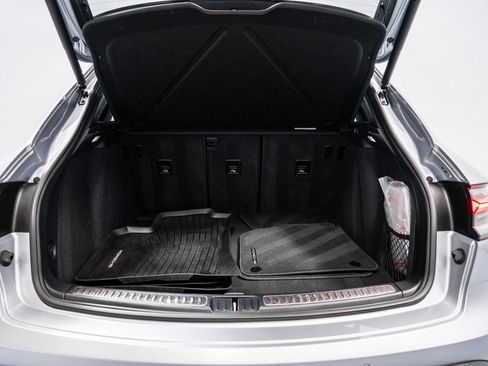 Used 2024 Porsche Macan image 31