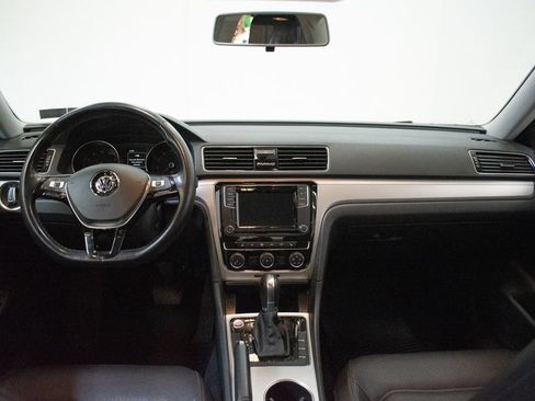 Used 2019 Volkswagen Passat 2.0T Wolfsburg FWD image 11