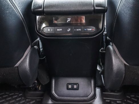 Used 2020 Toyota Highlander XLE image 35