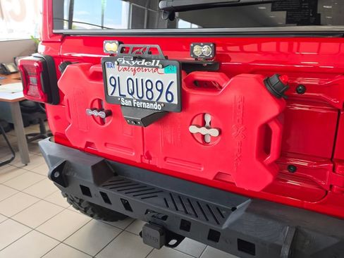Used 2022 Jeep Wrangler Unlimited Rubicon AWD/4WD image 11