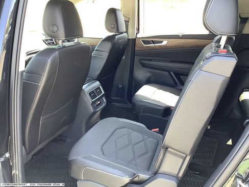 Used 2024 Volkswagen Atlas SE FWD image 9