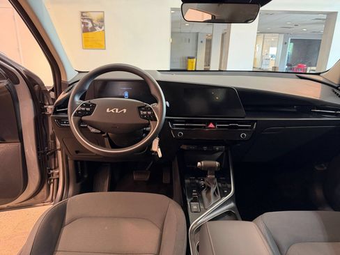 Used 2026 Kia Niro LX FWD image 28