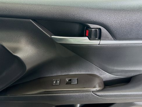 Used 2024 Toyota Camry SE image 30