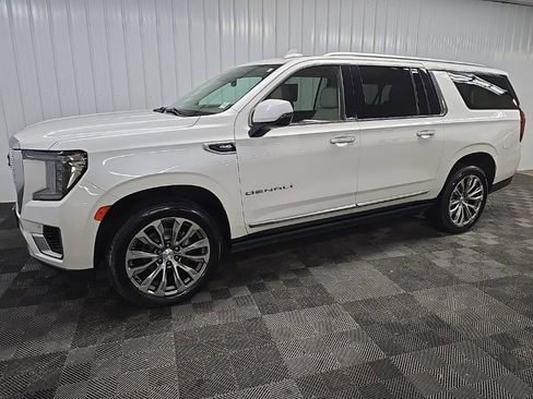 Used 2021 GMC Yukon XL Denali w/ Denali Premium Package AWD/4WD image 6