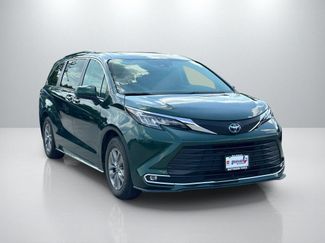 Used 2023 Toyota Sienna XLE FWD video 3