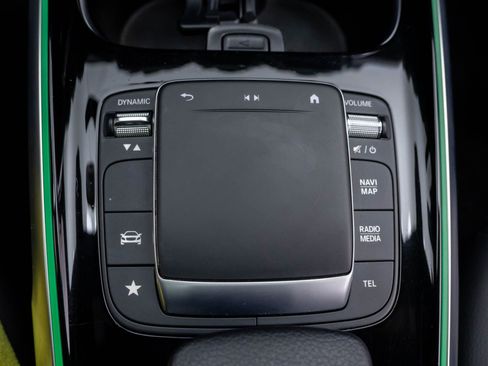 Used 2022 Mercedes-Benz GLB 250 4MATIC image 34