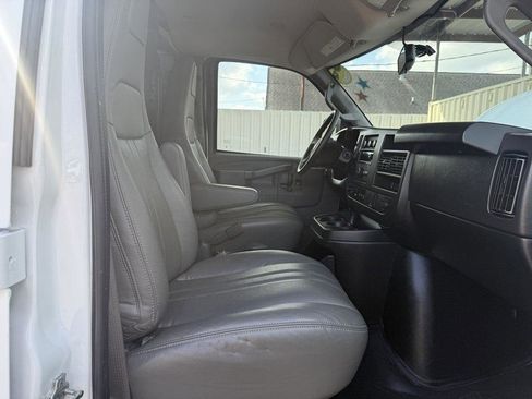 Used 2022 Chevrolet Express 2500 w/ Driver Convenience Package RWD image 8