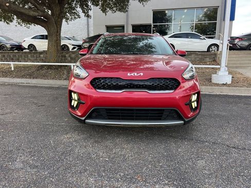 Used 2022 Kia Niro LXS image 2