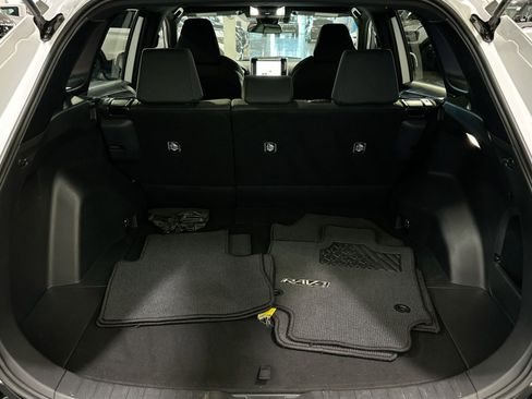 Used 2024 Toyota RAV4 SE image 34