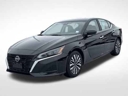 Used 2025 Nissan Altima 2.5 SV image 2