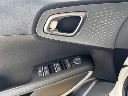 Used 2021 Kia Soul LX FWD image 11