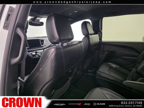 Used 2024 Chrysler Pacifica Limited FWD image 18