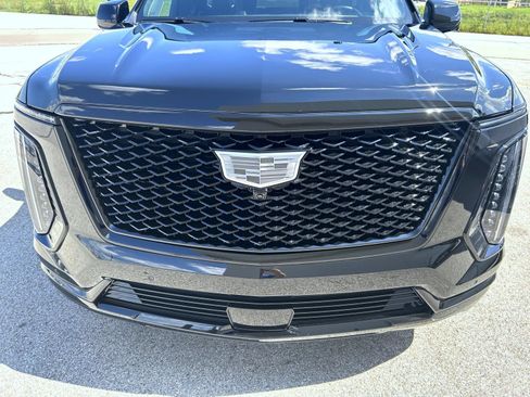 Used 2025 Cadillac Escalade Sport Platinum w/ LPO, ONYX Package AWD/4WD image 9