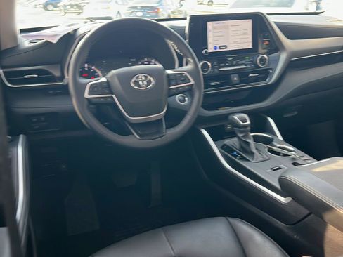 Certified 2024 Toyota Highlander XLE image 18