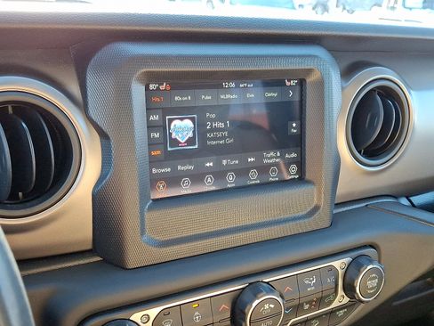 Used 2018 Jeep Wrangler Sport image 17