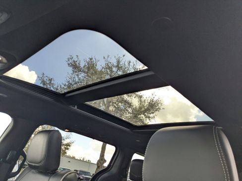 New 2026 Chrysler Pacifica Limited image 19