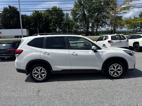 Used 2019 Subaru Forester Premium w/ All-Weather Package AWD/4WD image 31