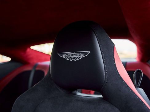 Used 2024 Aston Martin DB12 Coupe image 38