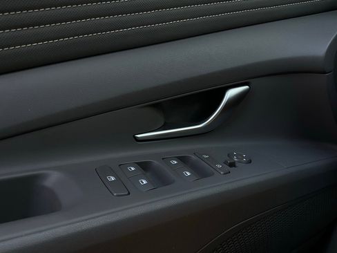 Used 2025 Hyundai Elantra SEL image 21