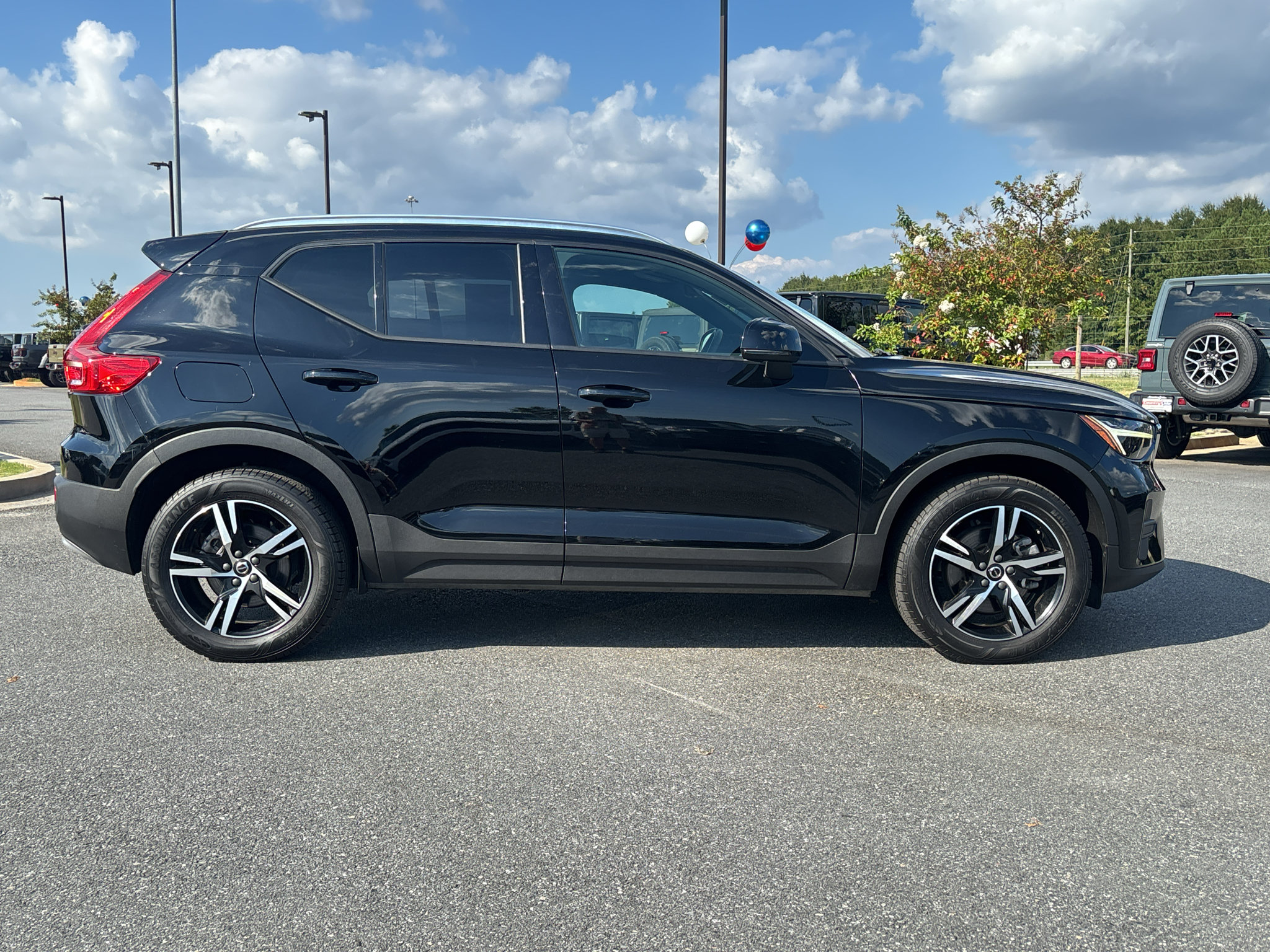 Used 2023 Volvo XC40 B5 Core AWD/4WD image 4