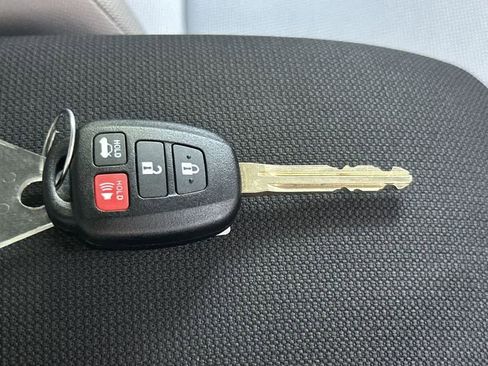 Used 2026 Toyota Corolla Cross L AWD/4WD image 28