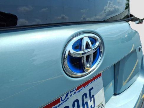 Certified 2022 Toyota Prius LE AWD/4WD image 29