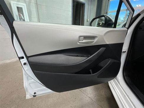 Used 2022 Toyota Corolla LE FWD image 10