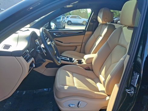 Used 2024 Porsche Macan AWD/4WD image 13