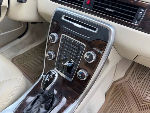 Used 2015 Volvo XC70 T5 Premier image 17