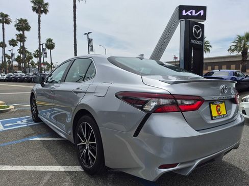 Used 2024 Toyota Camry SE FWD image 4