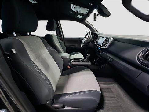 Used 2023 Toyota Tacoma TRD Sport image 28