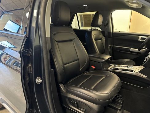 Used 2023 Ford Explorer XLT w/ Equipment Group 202A AWD/4WD image 29