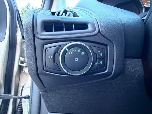 Used 2018 Ford Focus SE FWD image 15