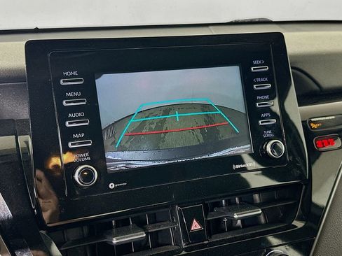 Used 2021 Toyota Camry SE image 10