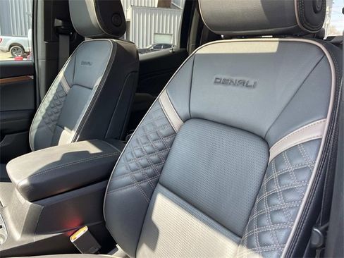 Used 2024 GMC Canyon Denali image 31