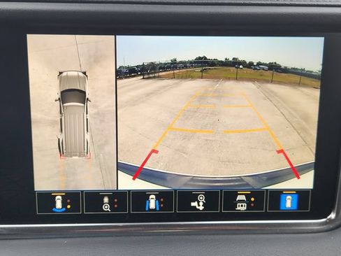 Used 2024 GMC Yukon XL Denali RWD image 16