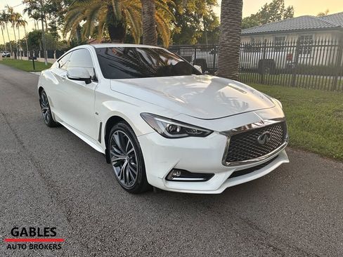 Used 2017 INFINITI Q60 2.0t image 4