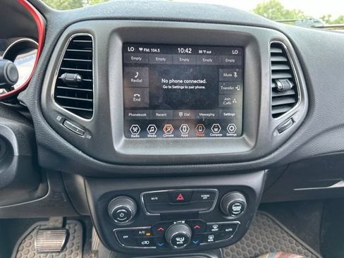 Used 2019 Jeep Compass Trailhawk AWD/4WD image 9